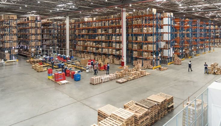 Multinacional farmacêutica neutraliza emissões de CO₂ das operações logísticas